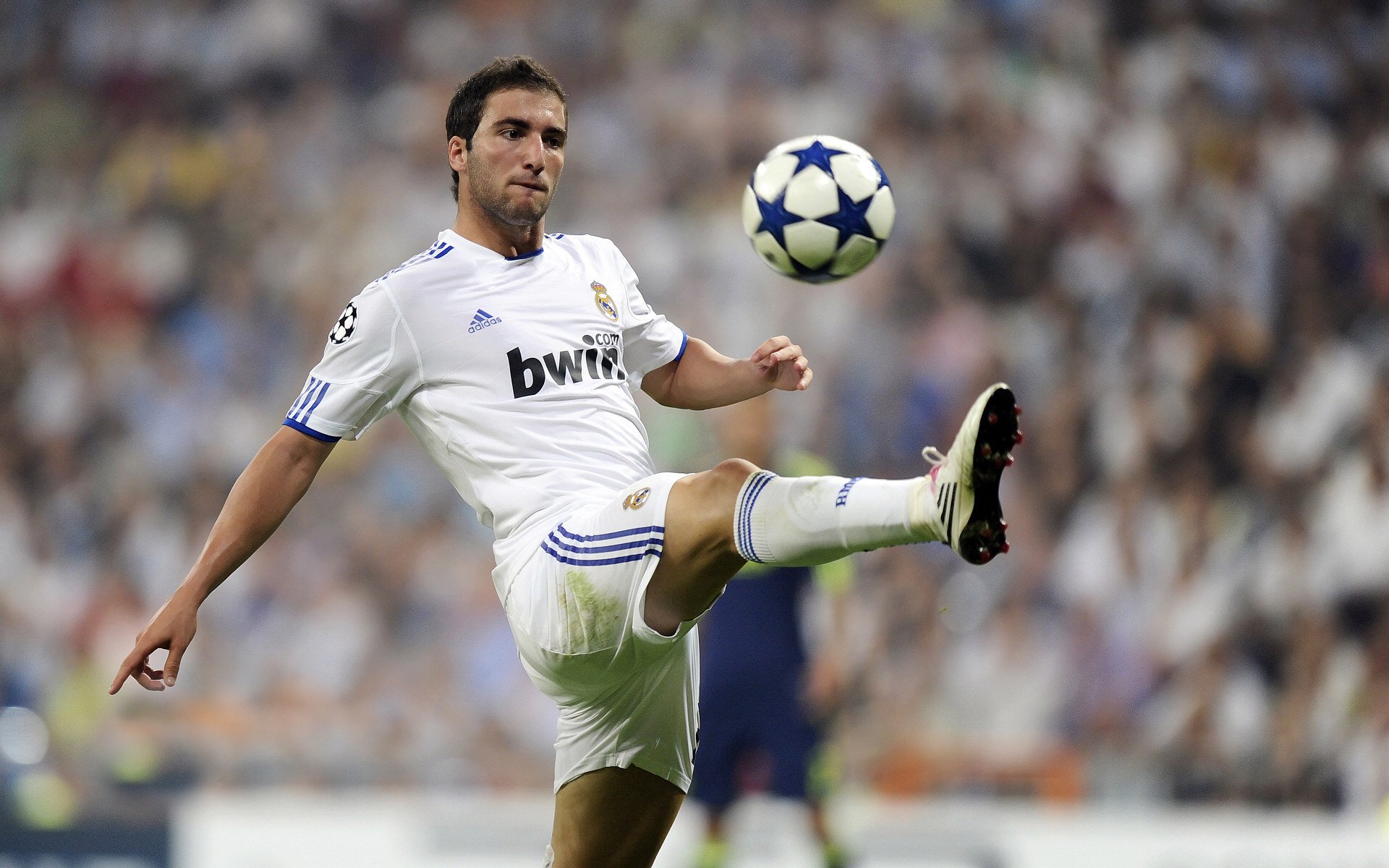 湖人轻取热火，东契奇继续高效！拉拉维亚崭露头角，拉冬契奇