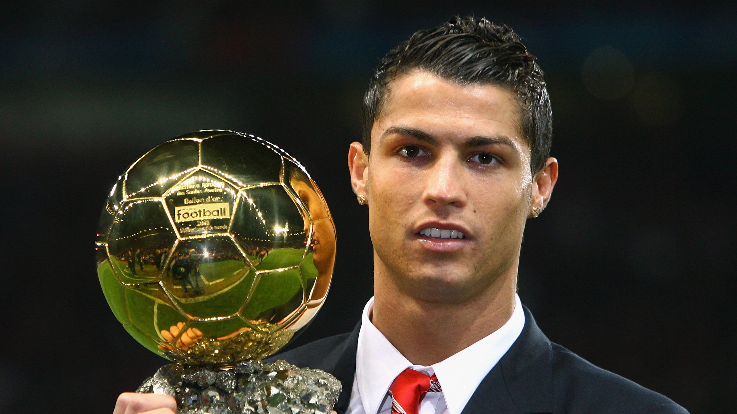 曼联高层讨论CEO能力，球迷热议管理层变化，曼联主管